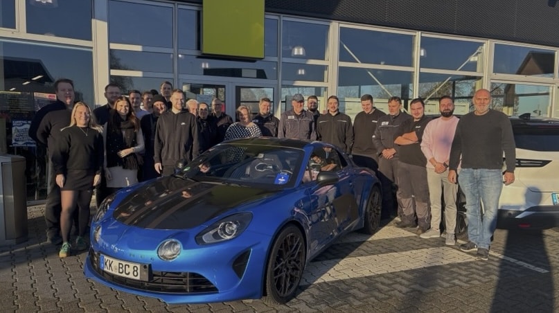 Das Team vom Autohaus Schouren wünscht Frohe Weihnachten