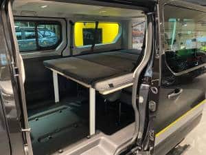 TRAFIC Umbau zum Camper Innenraum Bett