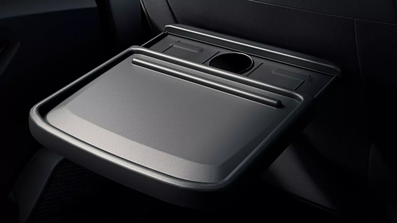 Klapptische an der Rückseite der Vordersitze beim Dacia JOGGER Autohaus Schouren