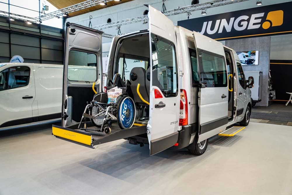 Fahrzeuge zur Personenbeförderung kaufen Autohaus Schouren