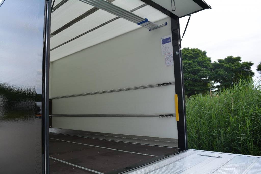 Renault Master mit Rapid Kofferaufbau Heckansicht