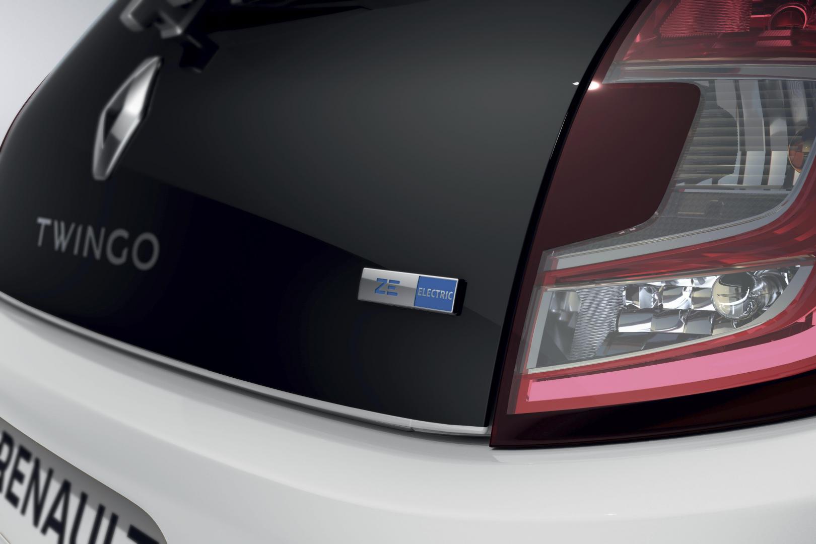 Schriftzug Z.E. ELECTRIC beim Renault TWINGO ELECTRIC Autohaus Schouren