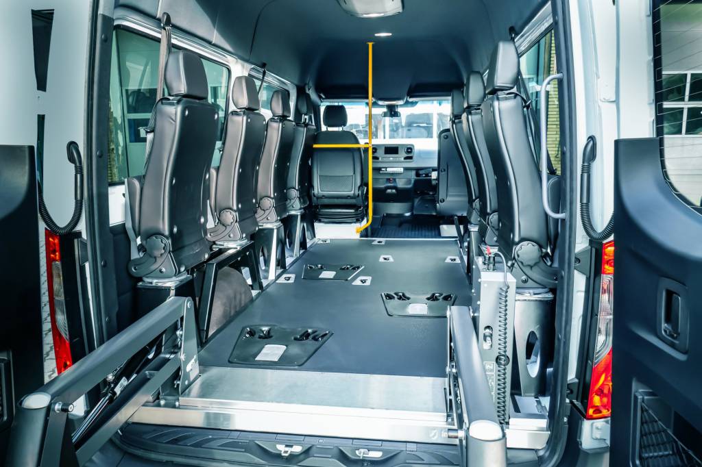 Renault MASTER mit behindertengerechtem Umbau für Rollstuhlfahrer von EVS