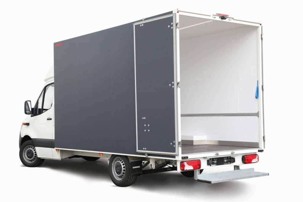 Renault Master mit Sommer Ultraleicht Kofferaufbau Heckansicht