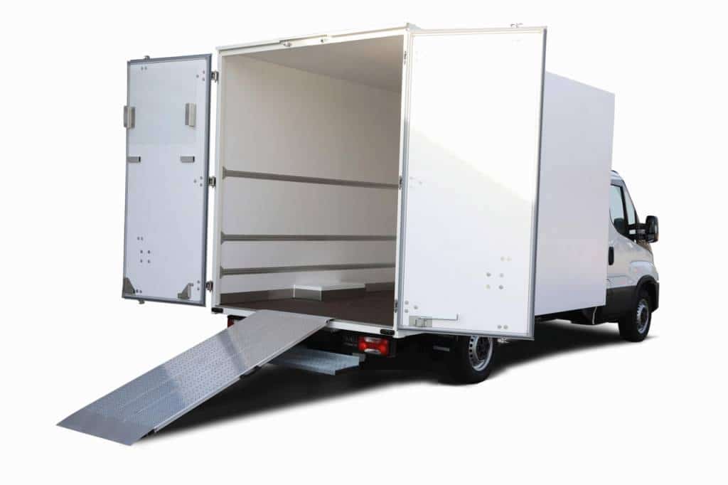 Renault Master mit Sommer Ultraleicht Kofferaufbau Heckansicht